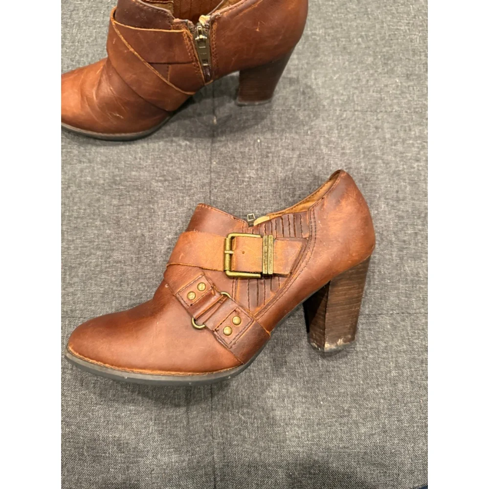 Clarks Brown Leather Ankle Boots Block Heel Buckle Strap Stud Detail Size 7.5